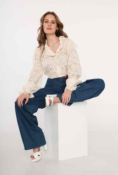 Wholesaler Graciela Paris - High collar lace shirt. Pleated sleeves