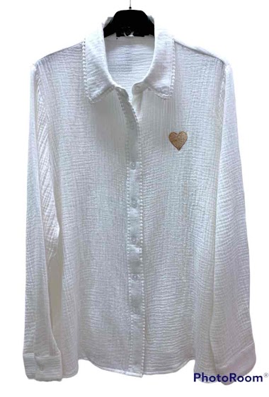 Cotton gauze shirt. embroidered heart. lace finish