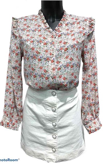 Printed shirt. v-neck and ruffles on the shoulders