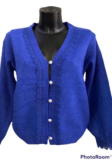 Mayorista Graciela Paris - Short cardigan. lace at the cuffs and along the collar and front