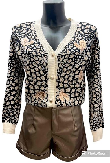 Wholesaler Graciela Paris - Short cardigan in animal motif jacquard. sequin heart embroidery