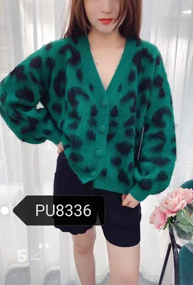 Großhändler Graciela Paris - Short leopard pattern cardigan in soft and hairy knit