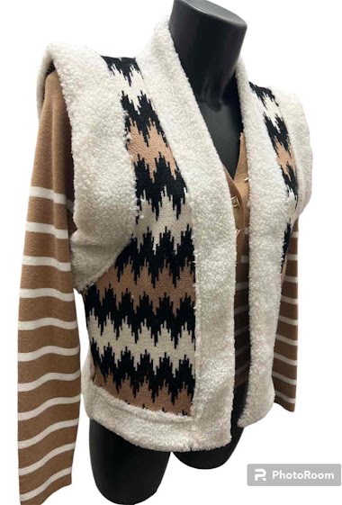 Mayorista Graciela Paris - Short Sleeveless knit cardigan with pattern and fleece