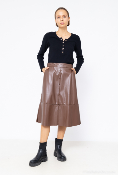 Wholesaler Graciela Paris - Mid-length faux leather skirt. flared cut