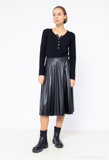 Wholesaler Graciela Paris - Pleated Mid-length faux leather skirt.