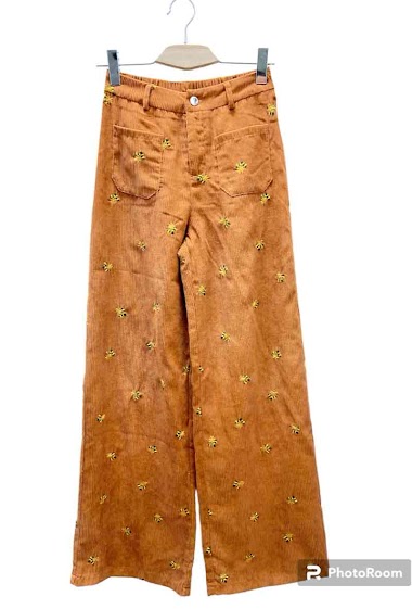 Wholesaler Graciela Paris - Flower embroidered corduroy pants. 2 front pockets