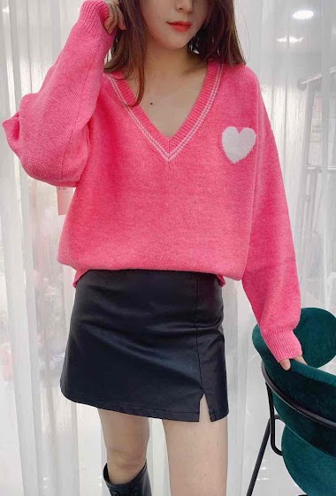 Wholesaler Graciela Paris - V neck sweater. soft knit with big heart detail