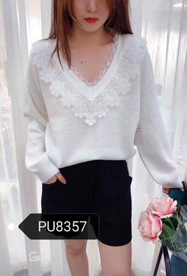 Wholesaler Graciela Paris - V-neck sweater adorned with wide lace all around