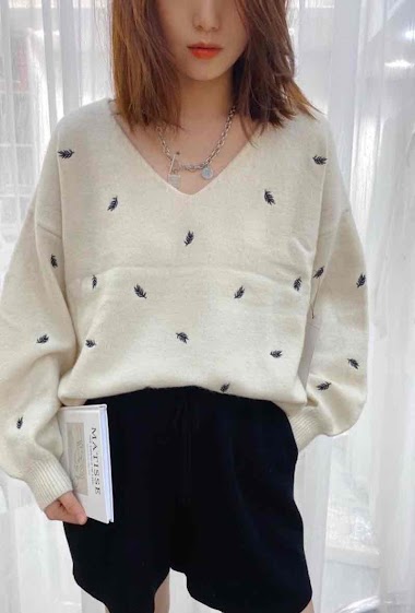Wholesaler Graciela Paris - V-neck sweater studded with leaves embrodery