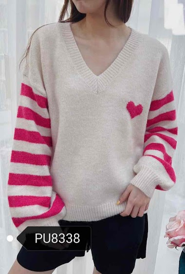 Wholesaler Graciela Paris - V-neck sweater. striped on the sleeves matching the color of a heart in front and back