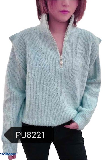 Großhändler Graciela Paris - Soft sweater. high collar with zip and ruffles on the shoulders