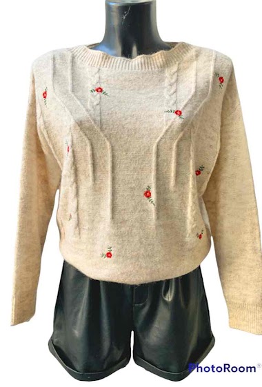 Wholesaler Graciela Paris - Fine knit sweater. sprinkled with embroidered roses.  Boat neck