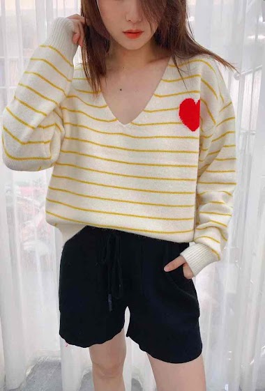 Wholesaler Graciela Paris - Sailor sweater with fine lines. V-neck and big red heart