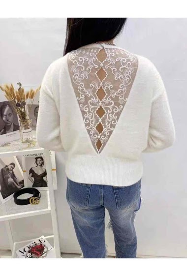 Wholesaler Graciela Paris - Very soft sweater. round neck. pretty lacr back