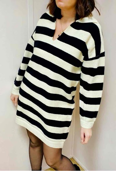 Großhändler Graciela Paris - Short sweater dress with big stripes.  Shirt collar