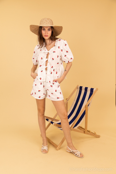 Wholesaler Graciela Paris - Cherry embroidered cotton shorts
