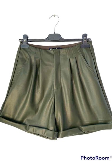 Wholesaler Graciela Paris - Faux leather shorts. 2 side pockets