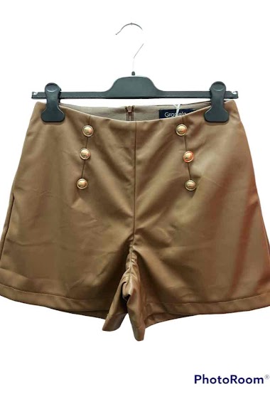 Wholesaler Graciela Paris - Faux leather Shorts with 6 golden buttons. 2 real pockets