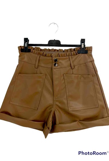 Großhändler Graciela Paris - Faux leather shorts. front patch pockets