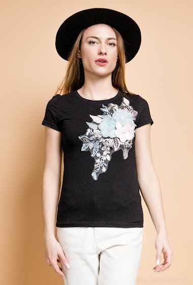 Wholesaler ABELLA - T-shirt with flowers in 3D