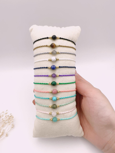 Grossiste H&T Bijoux - bracelet ficelle ajustable avec une pierre.