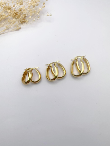 Wholesaler H&T Bijoux - Oval stainless steel hoop earrings.