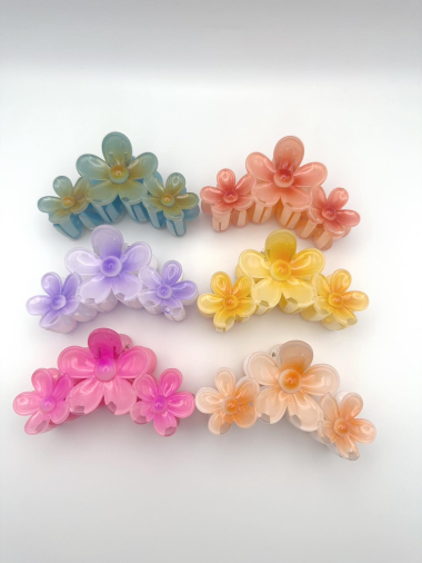 Wholesaler H&T Bijoux - Plastic flower hair clip.
