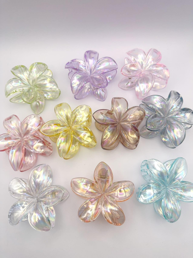 Wholesaler H&T Bijoux - Shiny acrylic flower clip.