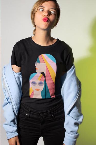 Großhändler I.A.L.D FRANCE - Damen-T-Shirt mit Rundhalsausschnitt | Regenbogen