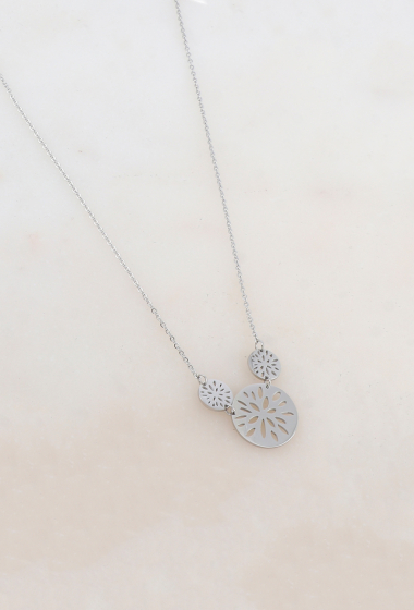 Wholesaler Ikita Paris - Necklace with 3 round openwork pendants