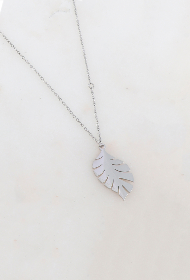 Wholesaler Ikita Paris - Necklace with exotic leaf pendant