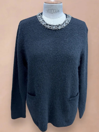 Wholesaler In April 1986 - Rhinestone collar sweater