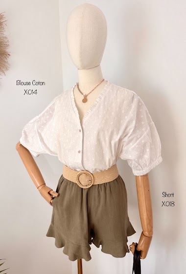 Wholesalers Inspiration Studio - Loose blouse with lurex detail, V-neck, with button closure.
