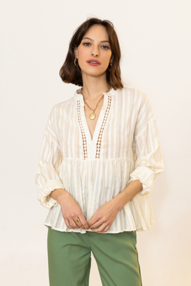 Wholesaler Inspiration Studio - Tunisian collar blouse with openwork detail