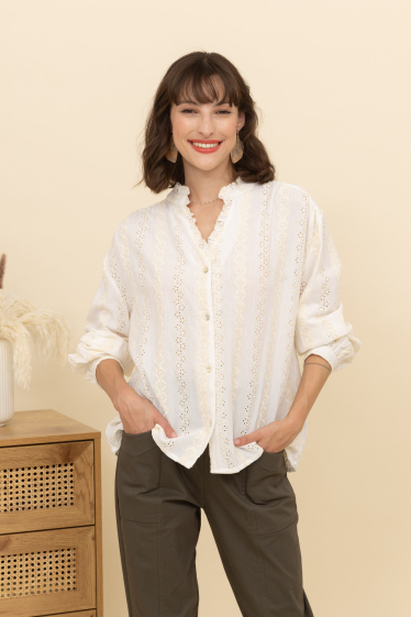 Grossiste Inspiration Studio - Blouse en Broderie Anglaise Blanche