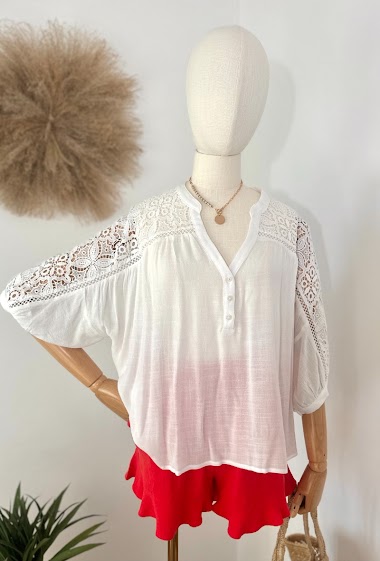 Wholesaler Inspiration Studio - V-neck short-sleeved blouse with lace yoke in the back.
