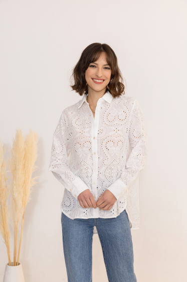 Wholesaler Inspiration Studio - English embroidery shirt with button detail on the sides.