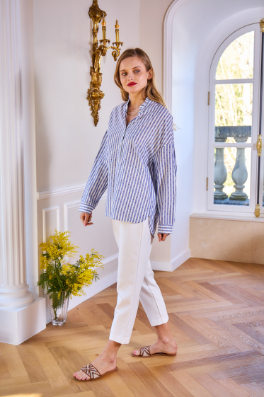 Wholesaler Inspiration Studio - Striped dotted shirt with small ruffles.
