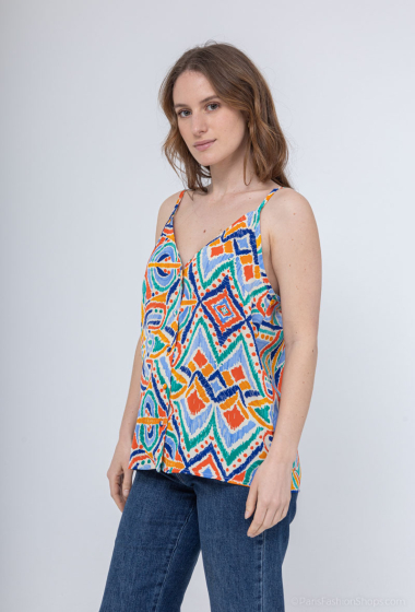 Wholesalers Inspiration Studio - Tank top with thin straps.