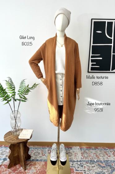 Wholesaler Inspiration Studio - Long cardigan with rib knit pocket.
