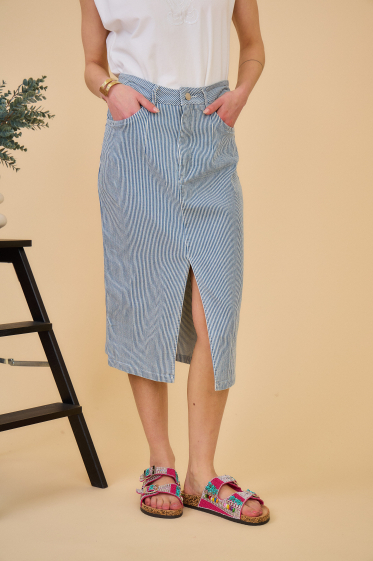 Wholesaler Inspiration Studio - Striped cotton skirt with pocket and slit on the front.