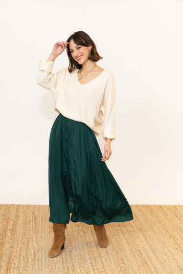 Wholesaler Inspiration Studio - Viscose maxi skirt with pocket and fully lined.