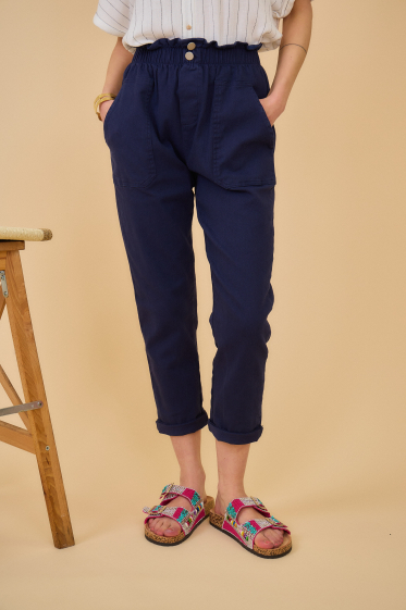Wholesaler Inspiration Studio - Elastane carrot pants, elasticated waist, ankle length.