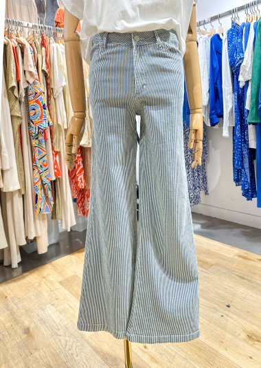 Grossiste Inspiration Studio - Pantalon en coton taille haute à rayure fine.