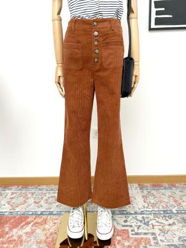 Grossiste Inspiration Studio - Pantalon évasé en velours côtelé taille haute.