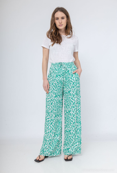 Wholesaler Inspiration Studio - Flowing printed pants with two side pockets.
