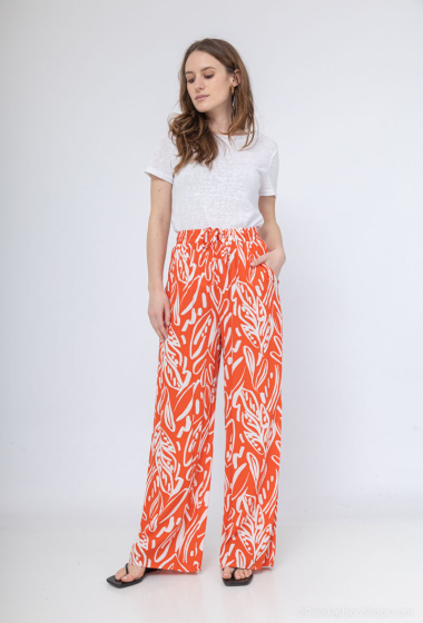 Wholesaler Inspiration Studio - Flowing printed pants with two side pockets.
