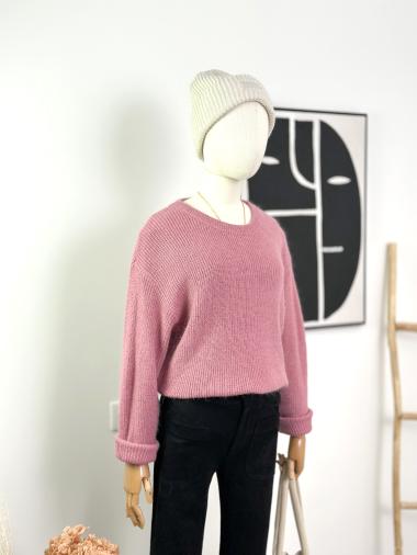 Wholesaler Inspiration Studio - Long-sleeved round neck sweater in wool blend.