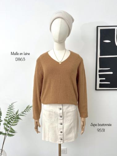 Wholesaler Inspiration Studio - V-neck openwork wool sweater, fine knit with a very soft touch.
