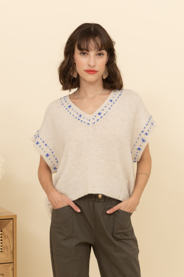 Wholesaler Inspiration Studio - Sleeveless Wool Sweater with Embroidery